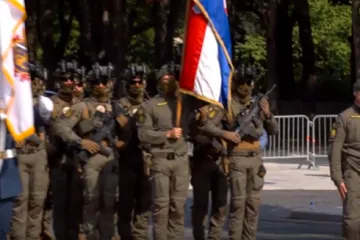 U punoj opremi i s hrvatskom zastavom: Ovako je ATJ Lučko mar&scaron;irao na paradi u Parizu