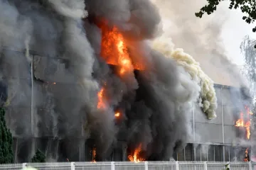 Stravični prizori iz Pribislavca: S ogromnom vatrenom stihijom bori se čak 120 vatrogasaca!