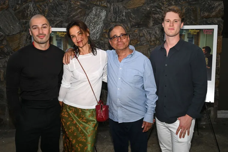 Katie Holmes snimljena nakon glasina o novoj ljubavi: Svi pričaju o ovom markantnom frajeru