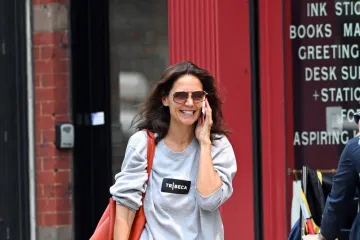 Katie Holmes snimljena nakon glasina o novoj ljubavi: Svi pričaju o ovom markantnom frajeru