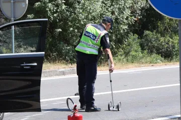 Vozač (88) pre&scaron;ao u suprotnu traku i te&scaron;ko ozlijedio motociklista