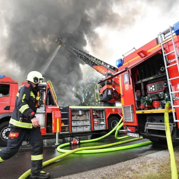 Uga&scaron;en veliki požar u Međimurju, &scaron;teta bi mogla biti milijunska: 'Jako te&scaron;ka intervencija'