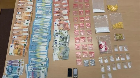Policija upala u apartman u Tisnom: Sve su ovo na&scaron;li i uhitili Britanca