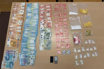 Policija upala u apartman u Tisnom: Sve su ovo na&scaron;li i uhitili Britanca