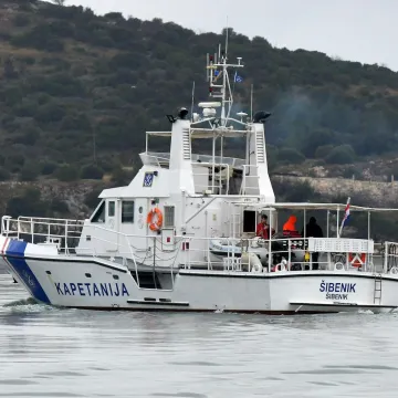 Drama u moru kod Ploča: Brodica potonula, Lučka kapetanija spa&scaron;avala poljsku obitelj