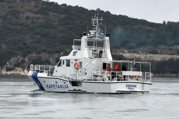 Drama u moru kod Ploča: Brodica potonula, Lučka kapetanija spa&scaron;avala poljsku obitelj