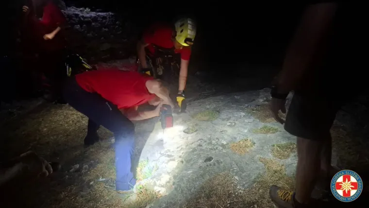 Visio naglavačke 10 sati između stijena: HGSS se užetima spu&scaron;tao niz litice
