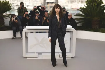 Kontroverzna manekenka Cara Delevingne ru&scaron;i norme: Postala je prva lezbijka na naslovnici Playboya