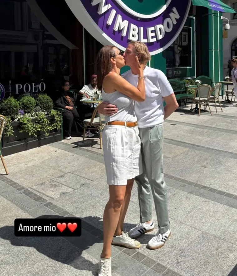 Iva Majoli podijelila rijedak trenutak sa suprugom: Romantičan poljubac ispred Wimbledona
