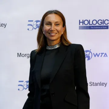 Iva Majoli podijelila rijedak trenutak sa suprugom: Romantičan poljubac ispred Wimbledona