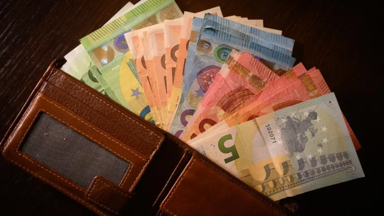 Česi na Lo&scaron;inju prona&scaron;li torbicu s 45.000 eura: Otkriveno &scaron;to su učinili s novcem