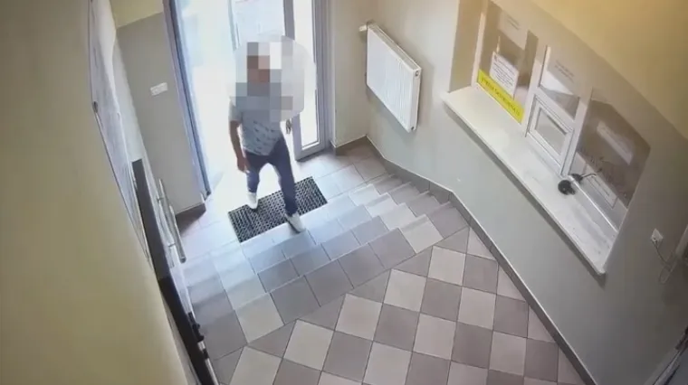 Pijan se do&scaron;ao ispričati u policijsku postaju zato &scaron;to je takav vozio, ogulit će ga kao krumpir