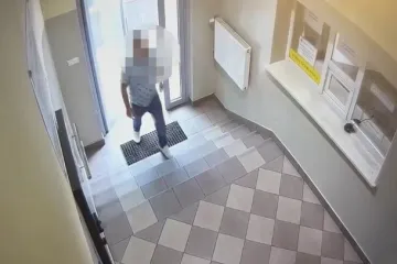 Pijan se do&scaron;ao ispričati u policijsku postaju zato &scaron;to je takav vozio, ogulit će ga kao krumpir