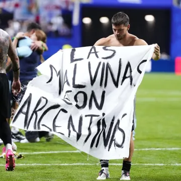 Argentinci nakon pobjede razvili sporni transparent, Britanci odmah zatražili reakciju FIFA-e