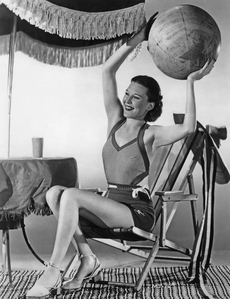 Na plažama su se kontrolirali kupaći kostimi, a jedan je model iz 1946. izazvao veliki skandal