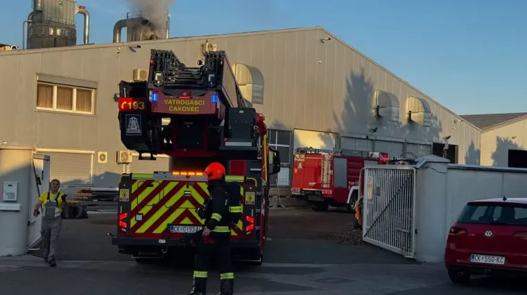 Gorio silos u &Scaron;tefancu, radnici prije izbijanja požara čuli eksploziju?