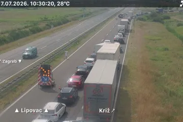 Kaos na A3: Cisterna se prevrnula nakon sudara s autom, vatrogasci izvlačili ljude iz kanala