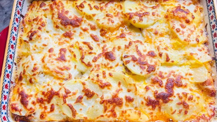 Recept za sočni složenac od krumpira i mljevenog mesa koji će odu&scaron;eviti cijelu obitelj