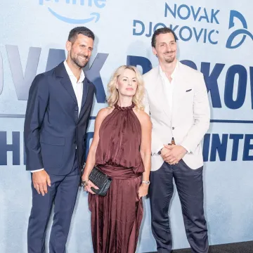 Ibrahimović pozirao s partnericom na premijeri Đokovićevog filma: Rijetko su skupa u javnosti