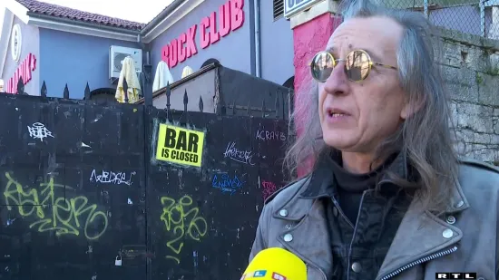 U Puli napadnut gitarist KUD Idijota: 'Mlatili su mene i ženu, udarali rukama i nogama'
