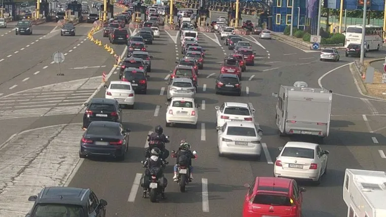 Krenule gužve, stvaraju se kilometarske kolone, evo gdje je najgore