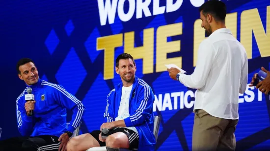 Messi je do&scaron;ao, a legende su stajale u redu: Brady, Đoković i Durant tražili fotografiju s njim