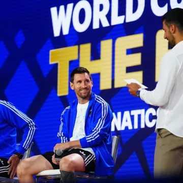 Messi je do&scaron;ao, a legende su stajale u redu: Brady, Đoković i Durant tražili fotografiju s njim