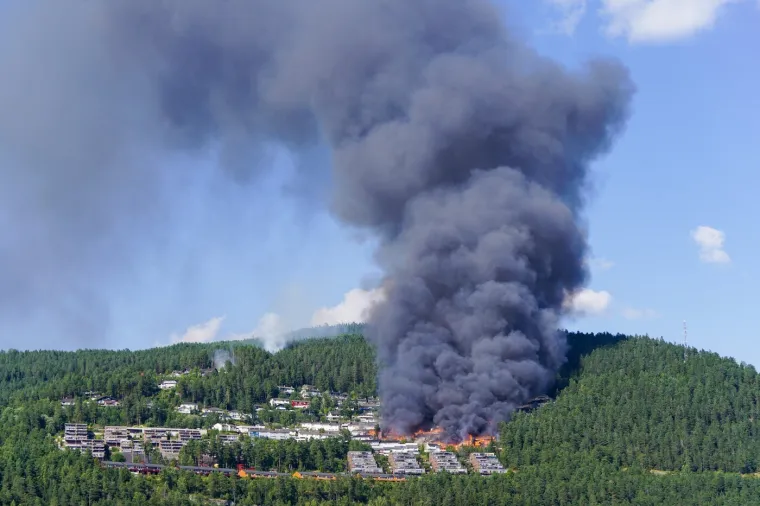 U požaru u Norve&scaron;koj izgorjelo vi&scaron;e od 100 kuća: &Scaron;teta je katastrofalna, evakuirano stotine ljudi
