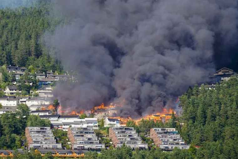 U požaru u Norve&scaron;koj izgorjelo vi&scaron;e od 100 kuća: &Scaron;teta je katastrofalna, evakuirano stotine ljudi