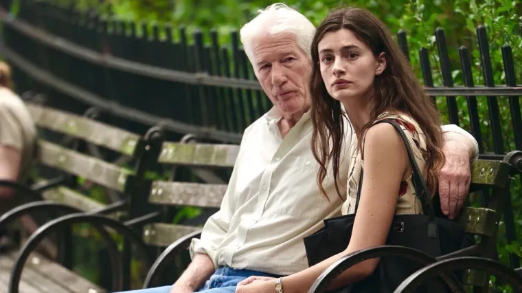Richard Gere snimljen u zagrljaju sa skoro 50 godina mlađom glumicom