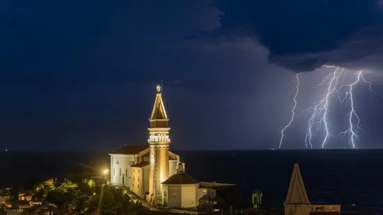 Snažno nevrijeme pogodilo susjede: Tuča i poplave, alarm upaljen za Hrvatsku
