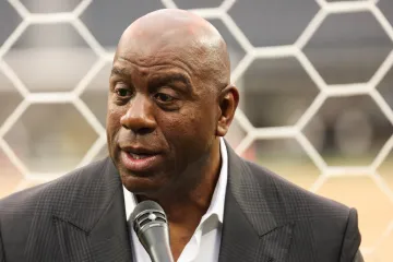 Magic Johnson ponovno na Jadranu: Sa suprugom i sinom uživa na jahti pokraj dubrovačkih zidina
