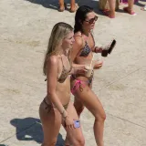 Bačvice prepune kupača: Splićani i turisti spas od toplinskog vala prona&scaron;li u moru