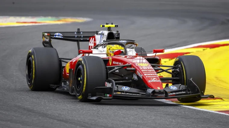 Legendarni as doživio kaos u boksu: Hamilton zbog pogre&scaron;nog signala umalo ozlijedio mehaničara