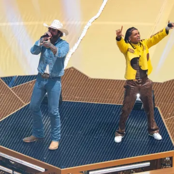 Finale jo&scaron; nije počelo, a stadion već gori: Post Malone i poznati streamer ukrali show