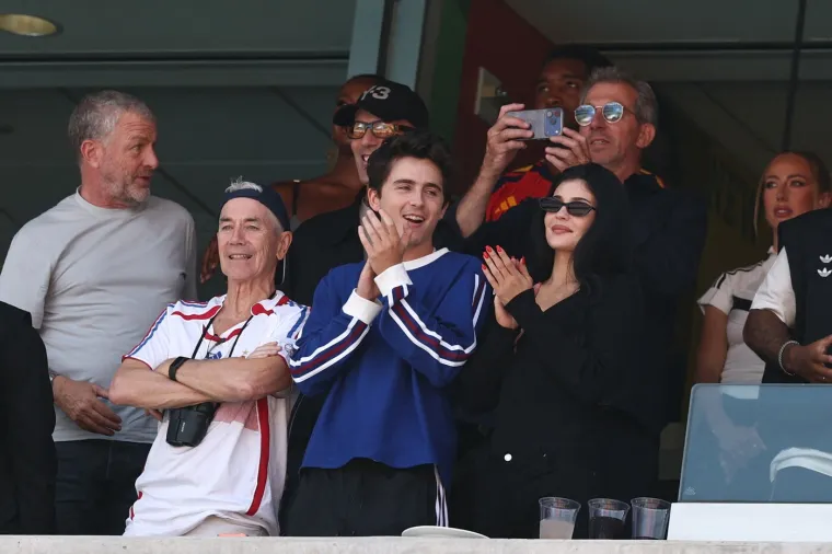 Timoth&eacute;e Chalamet i Kylie Jenner se ljubili pred tisućama ljudi, fotografije su hit