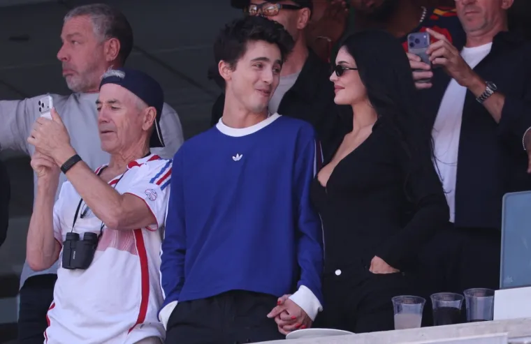 Timoth&eacute;e Chalamet i Kylie Jenner se ljubili pred tisućama ljudi, fotografije su hit