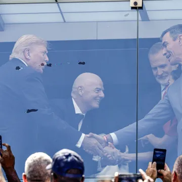 Kamere snimile 'naji&scaron;čekivaniji' trenutak na tribinama: Trump mu je pružio ruku nakon svega