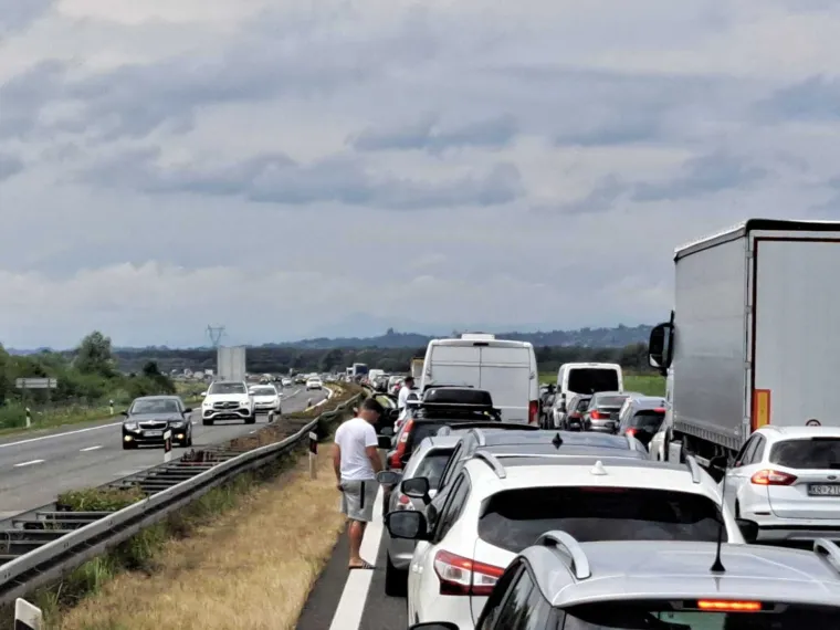 Opet kaos na cestama, prema moru 'gmižu' kolone: 'Ljudi su iza&scaron;li iz auta, stojimo'