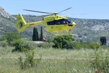 Ženu udario grom na Krku, u te&scaron;kom je stanju: 'Nosila je suncobran'