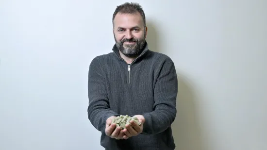 Sven radi kao programer, a nakon posla proizvodi domaću tjesteninu, i to od - batata