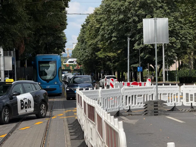 Vozača Fiata će ovo ko&scaron;tati: Pogledajte &scaron;to se dogodilo na ključnom križanju