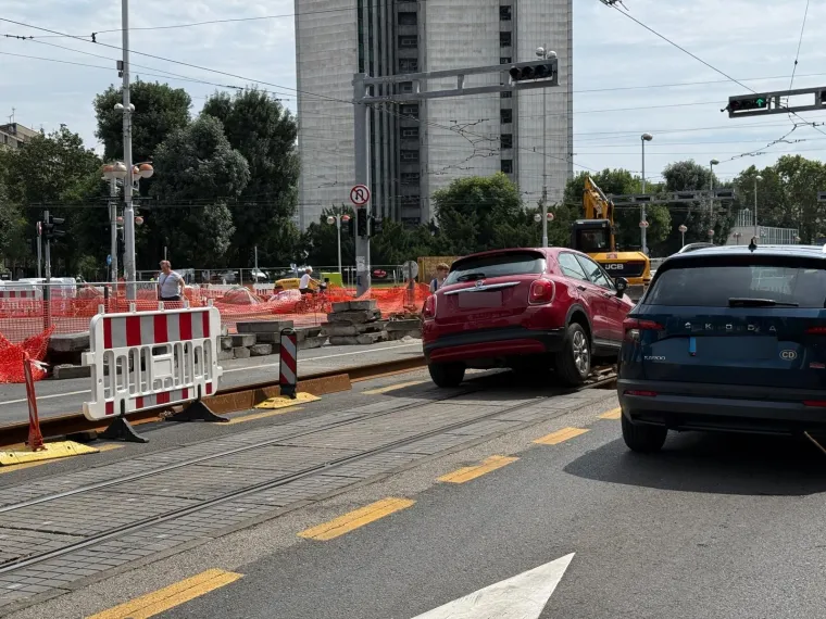 Vozača Fiata će ovo ko&scaron;tati: Pogledajte &scaron;to se dogodilo na ključnom križanju