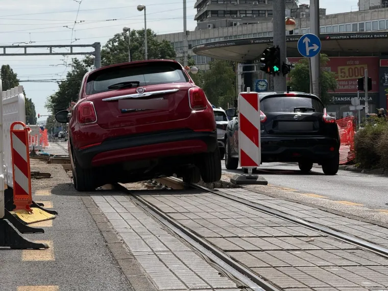 Vozača Fiata će ovo ko&scaron;tati: Pogledajte &scaron;to se dogodilo na ključnom križanju