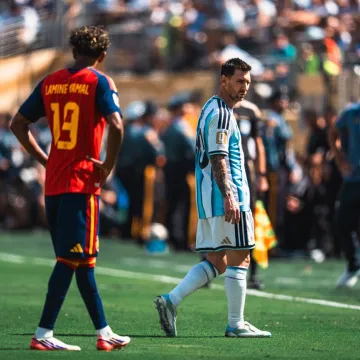 Yamal otkrio &scaron;to mu je Messi rekao nakon finala: Cijeli svijet gledao njihov susret