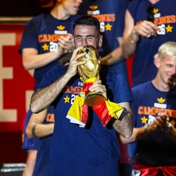 Kamere sve snimile: &Scaron;panjolski reprezentativac poljubio suigrača u usta