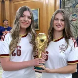 O dvije sestre pričaju milijuni! &Scaron;armom privukle pažnju: Bile su glavne među &Scaron;panjolcima