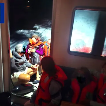 Drama kod Hvara: Jedrilica se nasukala usred nevremena, među spa&scaron;enima i &scaron;estero djece
