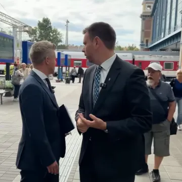 Čovjek pljunuo mađarskog premijera nasred ulice, kamere snimile njegovu reakciju
