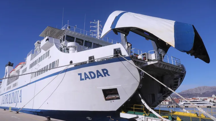 Putniku pozlilo na trajektu Zadar: Poku&scaron;ali ga reanimirati, ali nije mu bilo spasa